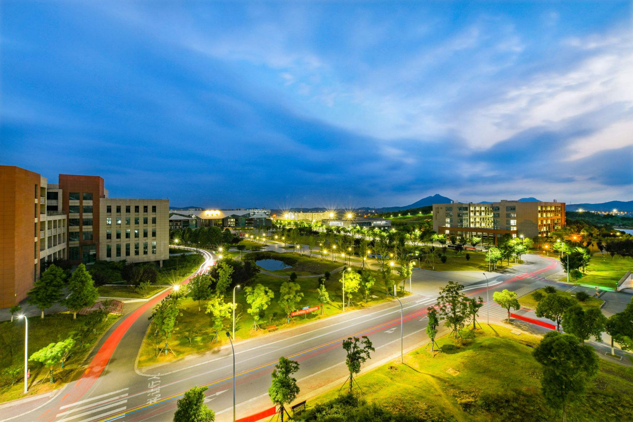 京江学院夜景（昭明楼楼顶）