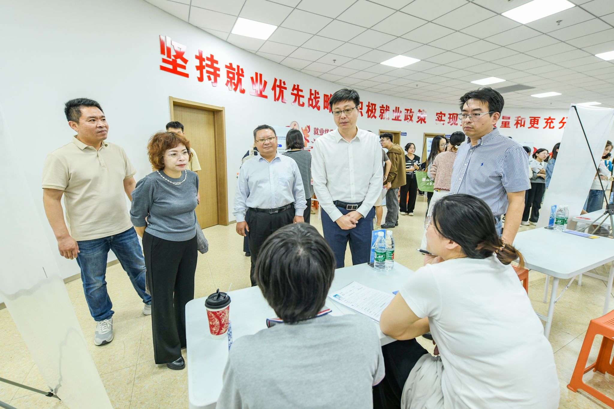 京江学院成功举办“职引新动能 联动助启航”专场招聘会