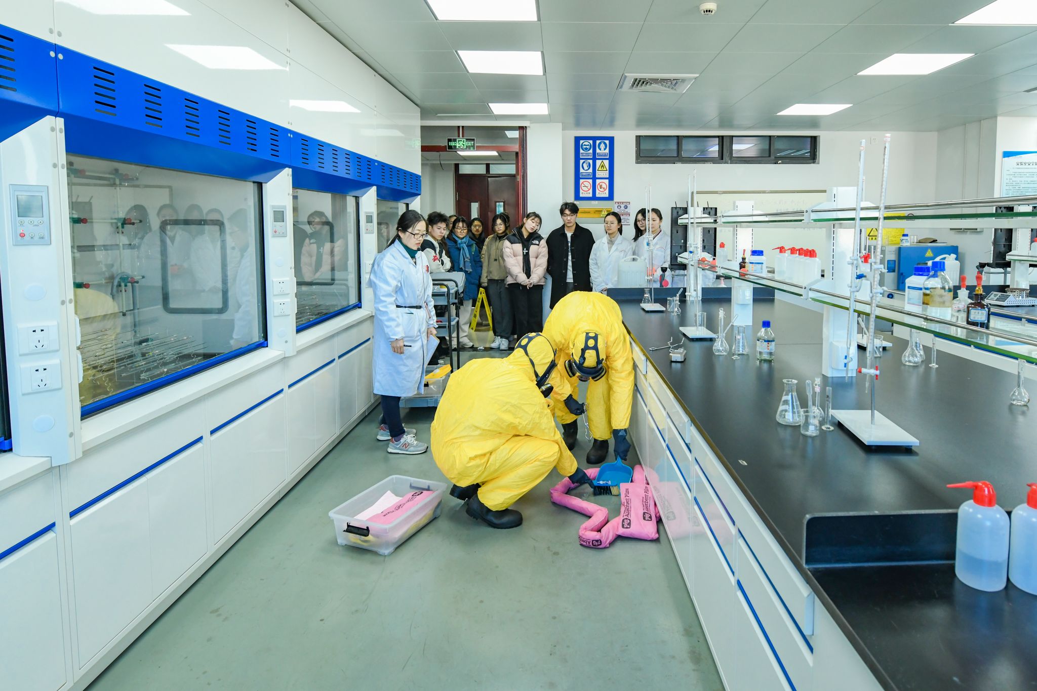 京江学院开展2025-2026学年实验室安全应急演练