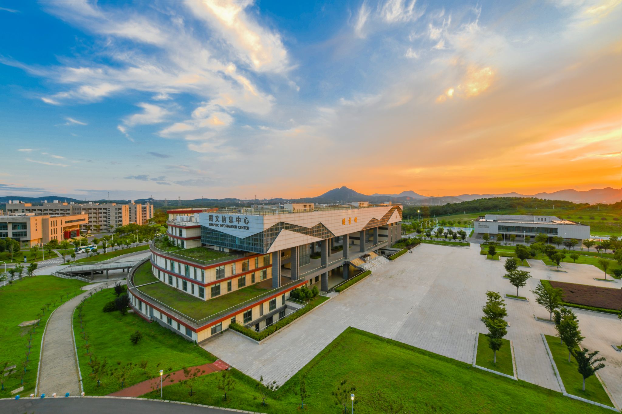 京江学院夕阳（文新楼楼顶）