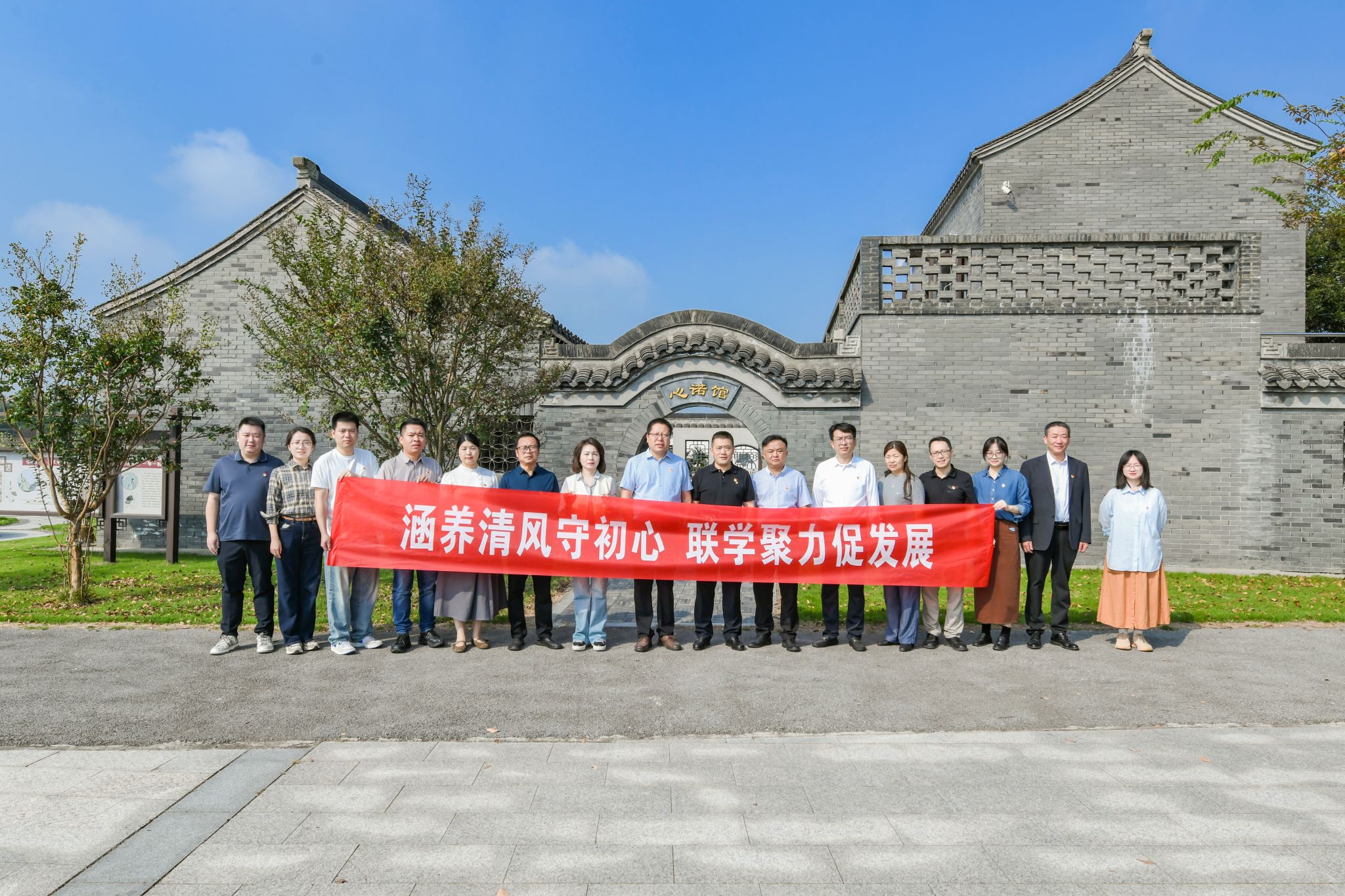 交汇点新闻：涵养清风守初心 联学聚力促发展——京江学院党委理论学习中心组与机械与动力工程学院党总支赴丹阳开展联办联学活动