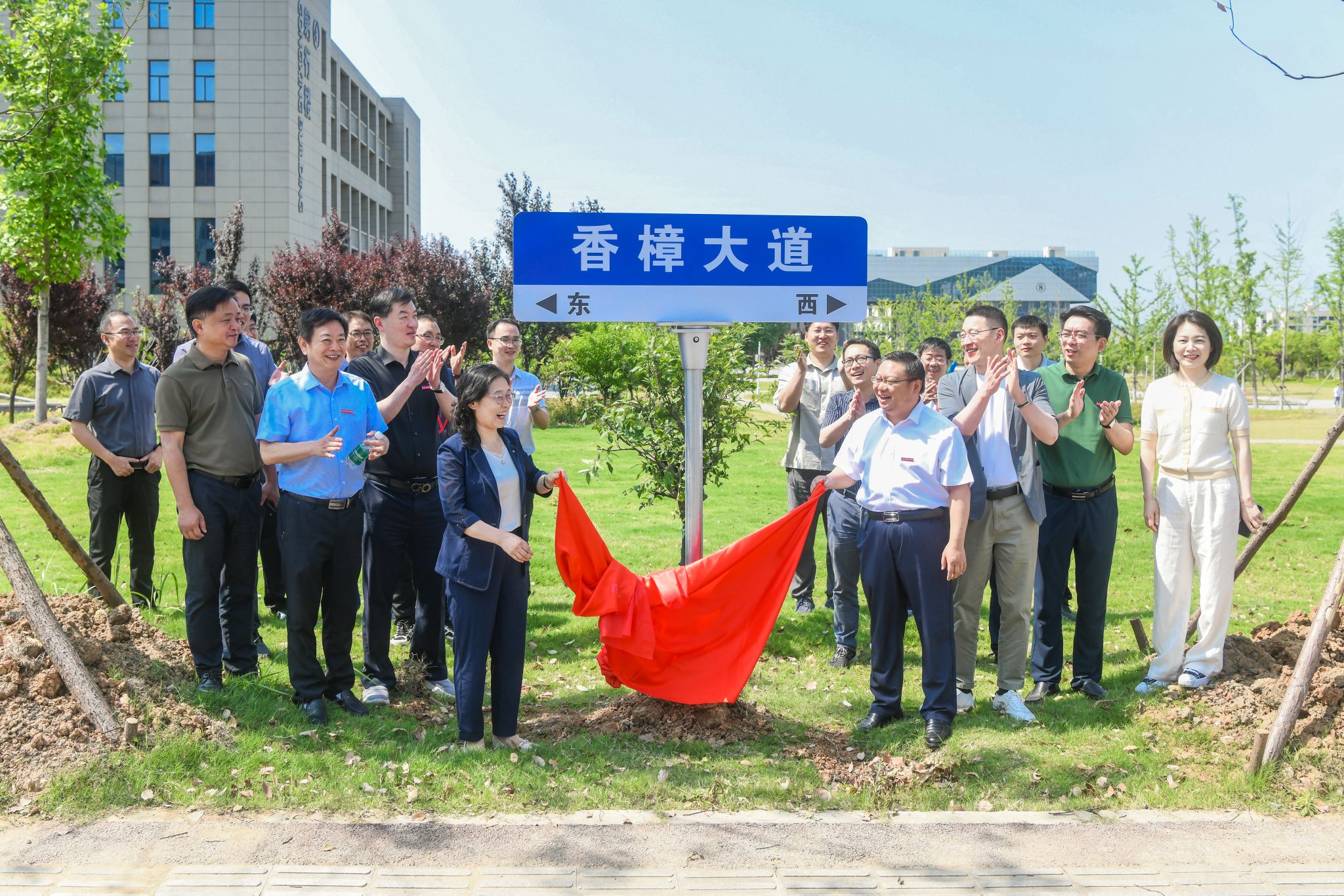京江学院举办聚焦“双碳”理念，创建低碳高校暨江苏大学京江学院环境保护月启动仪式